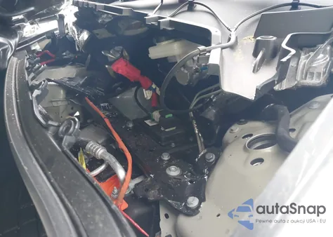 2024 Tesla Model Y Long Range Dual Motor All-Wheel Drive z USA, uszkodzony, nr VIN 7SAYGAEE3RF212921